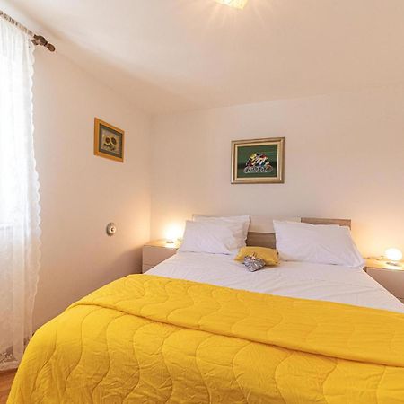 5 Bedroom Cozy Home In Okrug Donji Donji Okrug  외부 사진