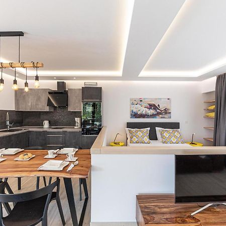 5 Bedroom Cozy Home In Okrug Donji Donji Okrug  외부 사진
