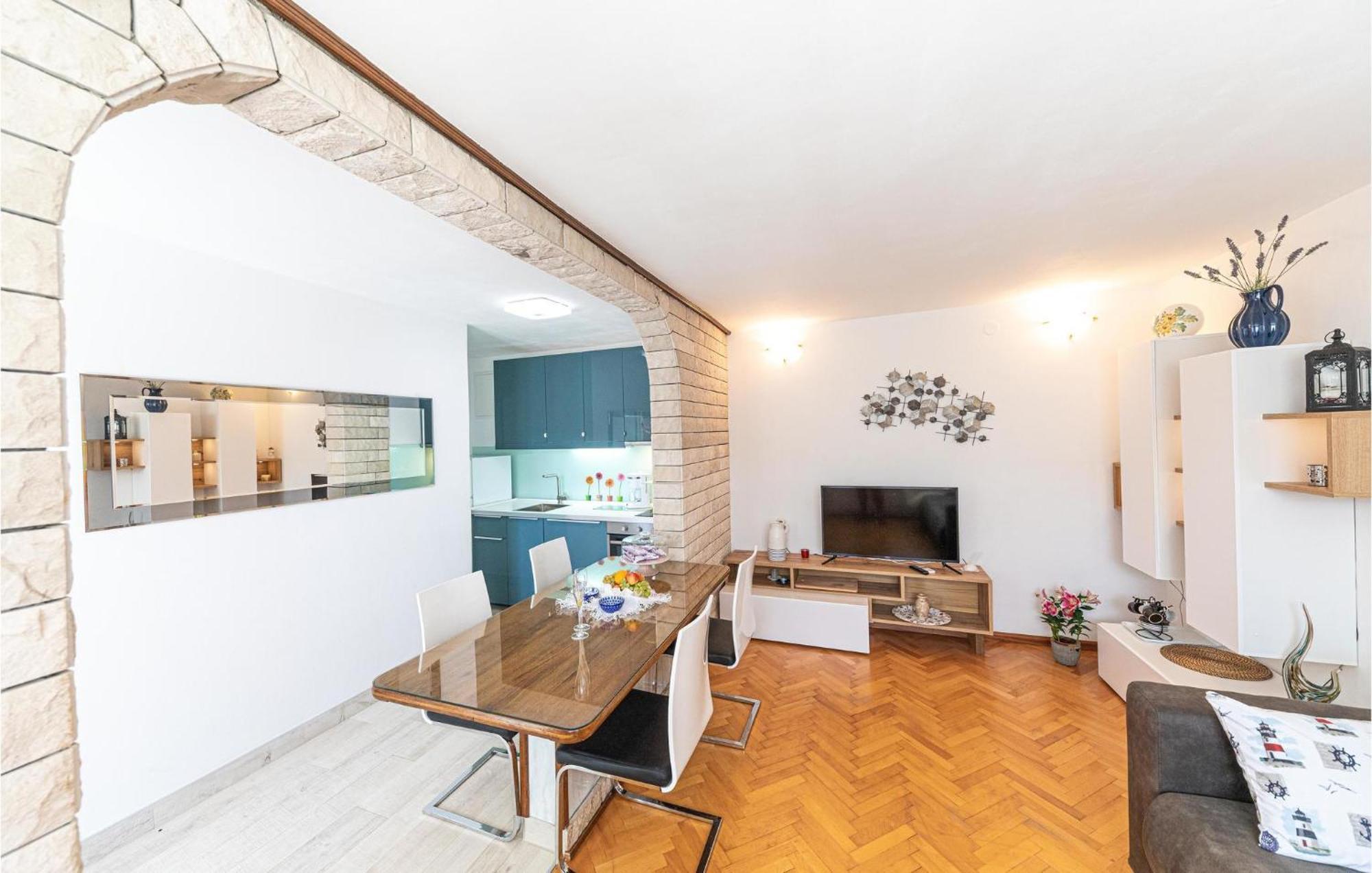 5 Bedroom Cozy Home In Okrug Donji Donji Okrug  외부 사진