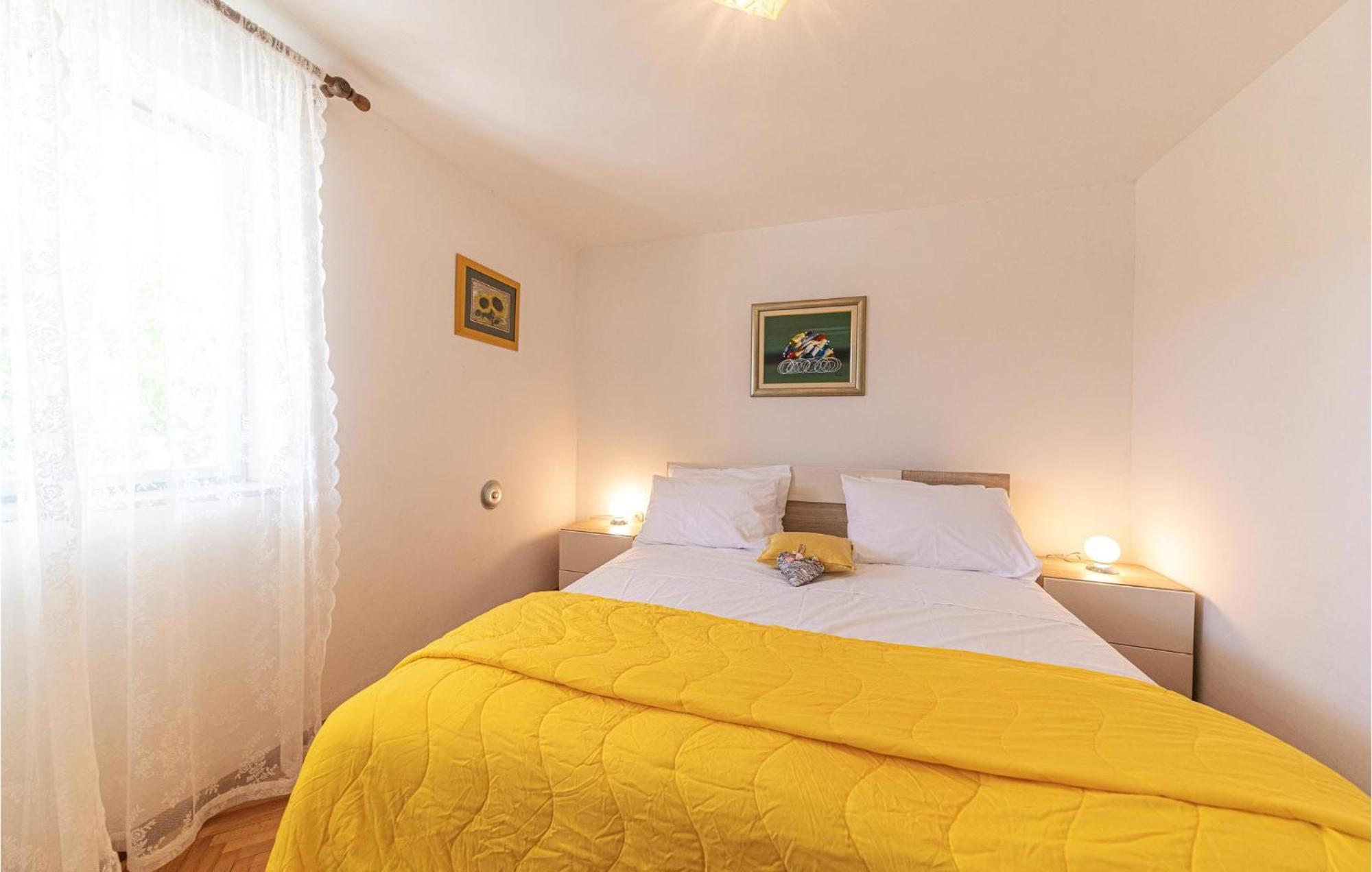 5 Bedroom Cozy Home In Okrug Donji Donji Okrug  외부 사진