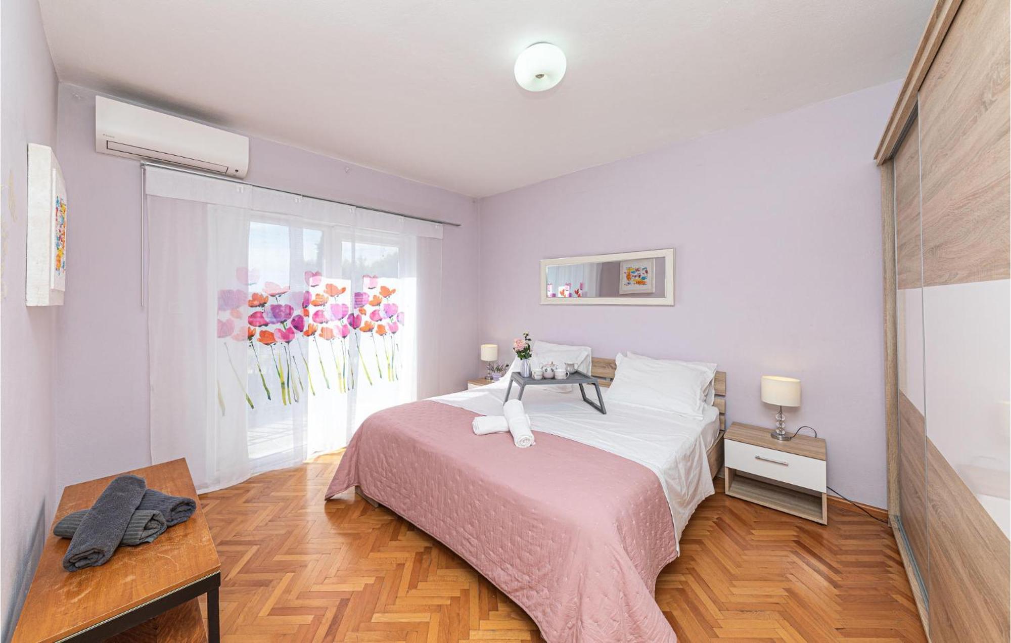 5 Bedroom Cozy Home In Okrug Donji Donji Okrug  외부 사진