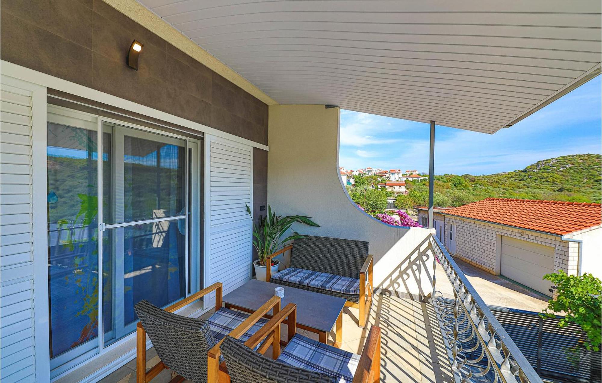 5 Bedroom Cozy Home In Okrug Donji Donji Okrug  외부 사진